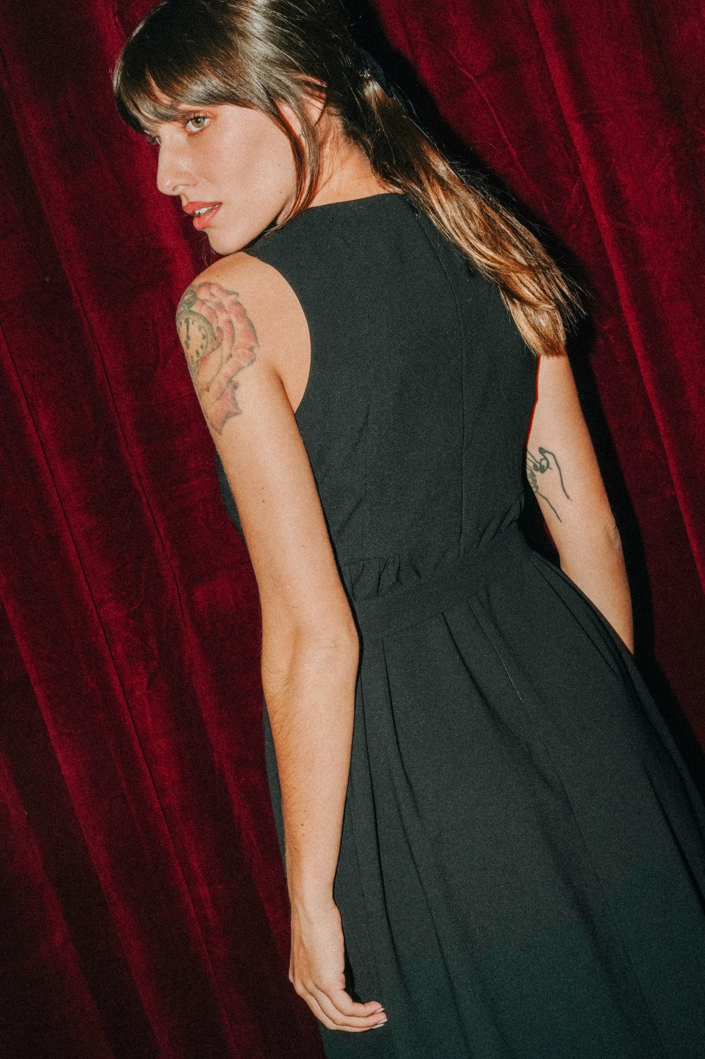 Robe noire CHÈVREFEUILLE