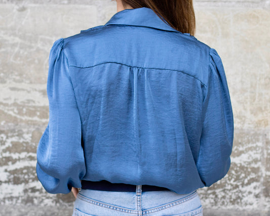 Chemisier bleu ciel à volant ALBERTINE