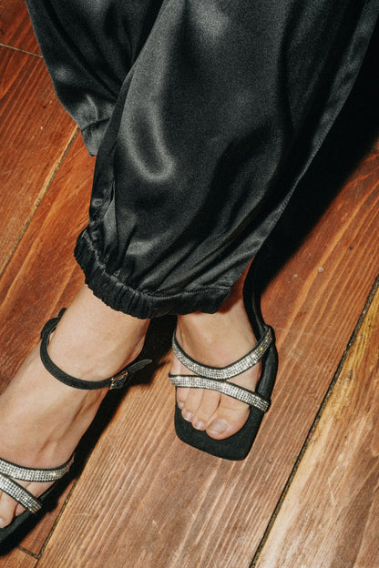 Pantalon noir en soie de satin