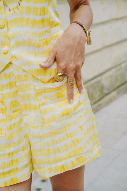 short jaune 