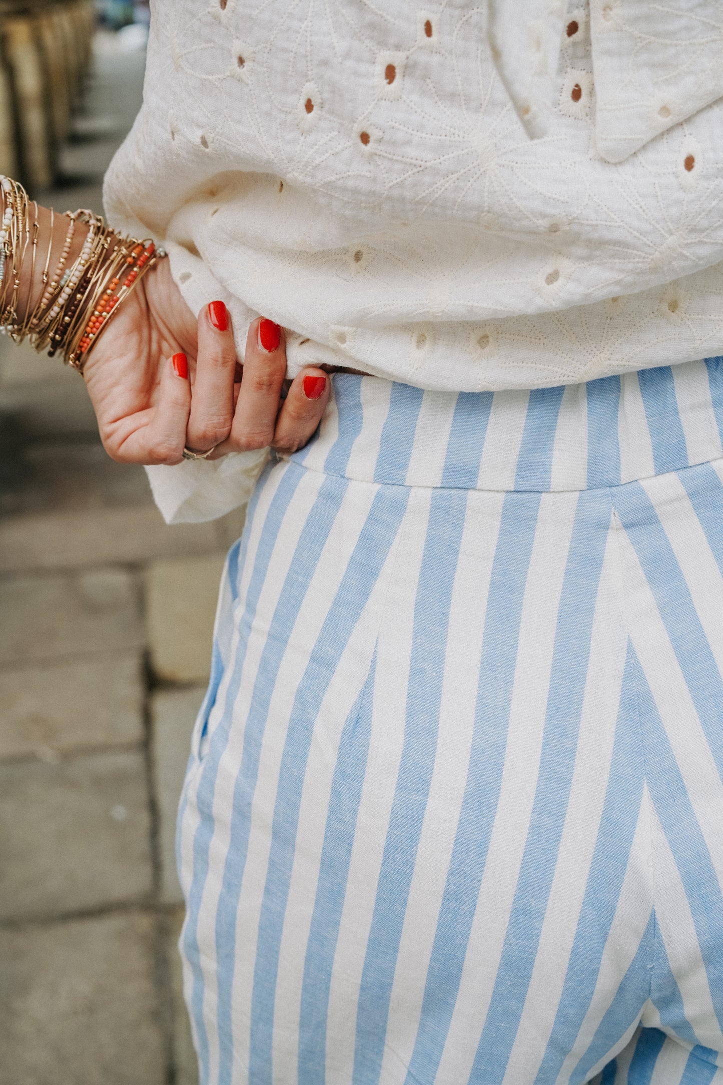 pantalon à rayures blanc et bleu 