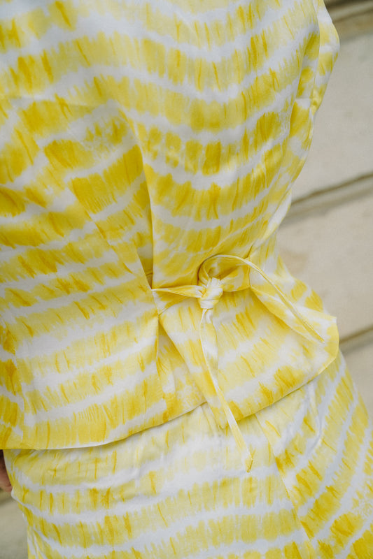 détails gilet jaune costume 