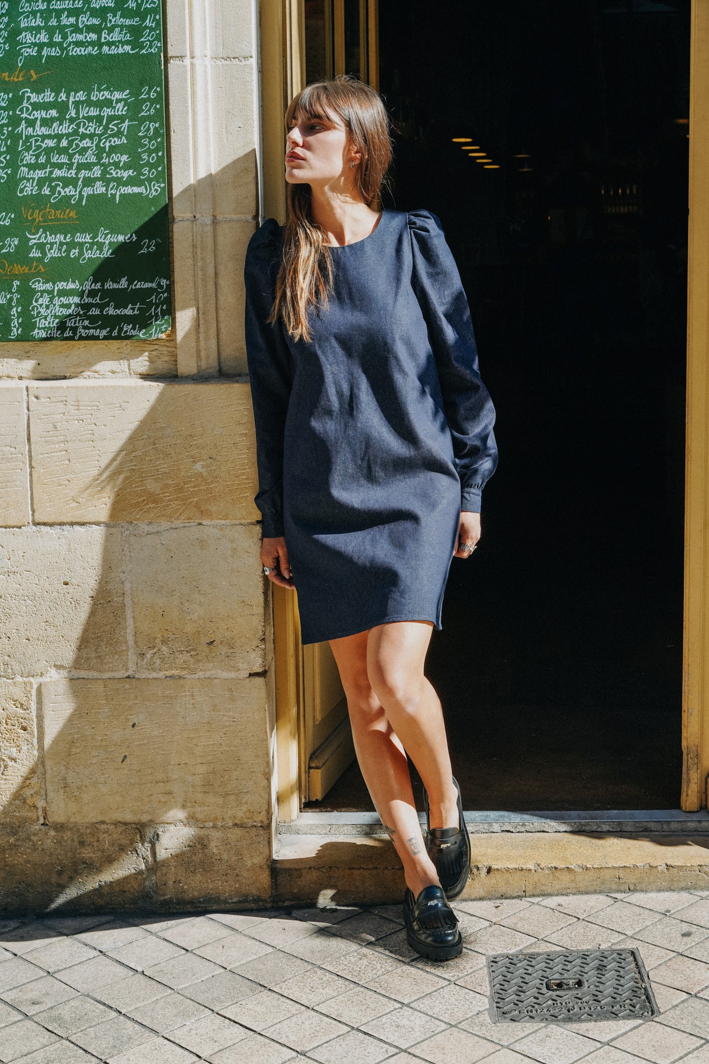 Robe ELISA jean bleu épaules et manches bouffantes