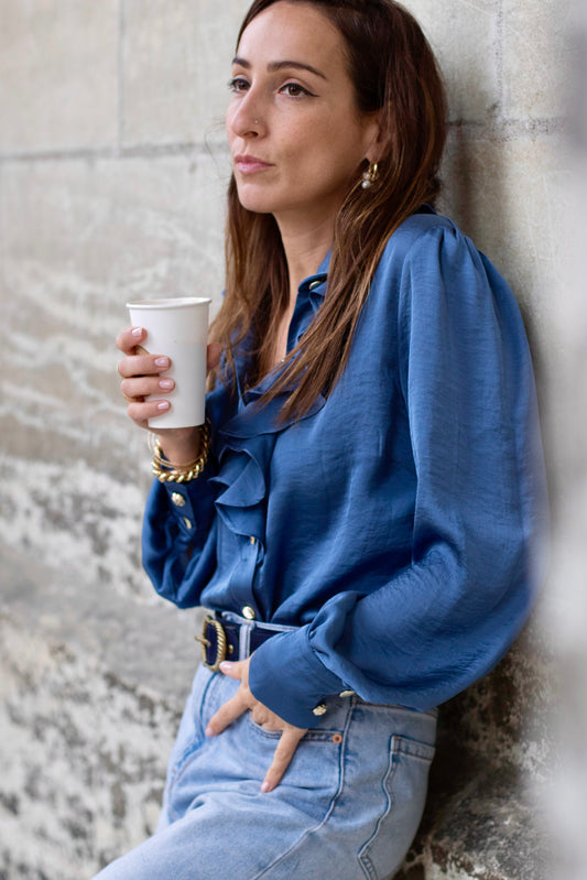 chemisier-a-volant-bleu