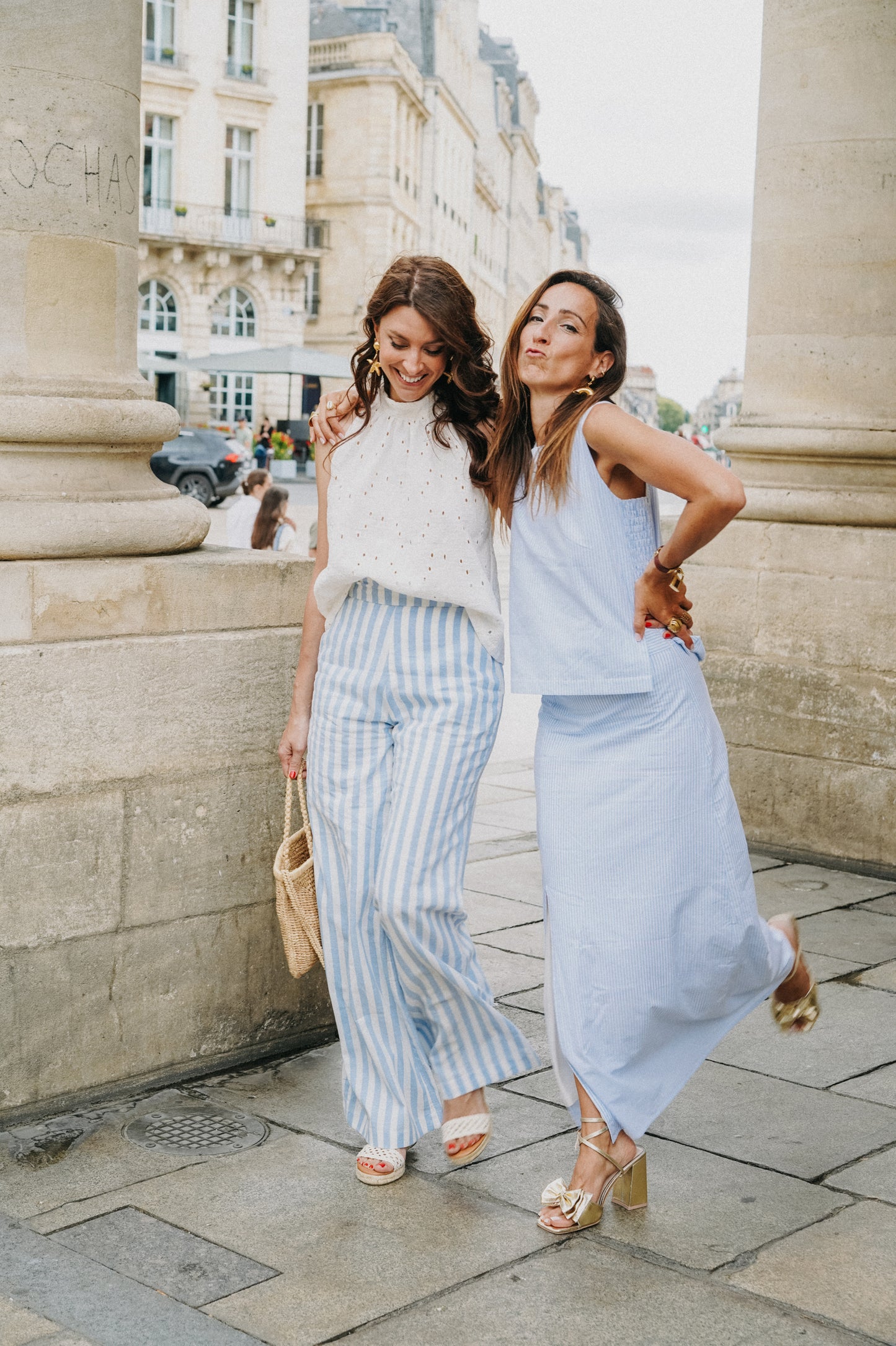 pantalon bleu et blanc ensemble 